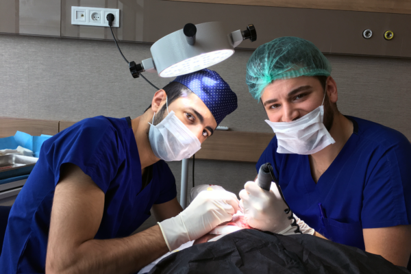 hair transplant surgeons at Capilclinic