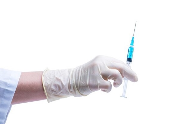 a needle for Anaesthesia in Hair Transplant