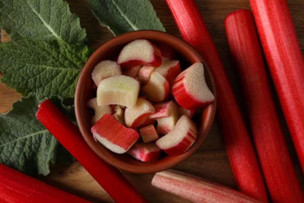 Rhubarb for hair