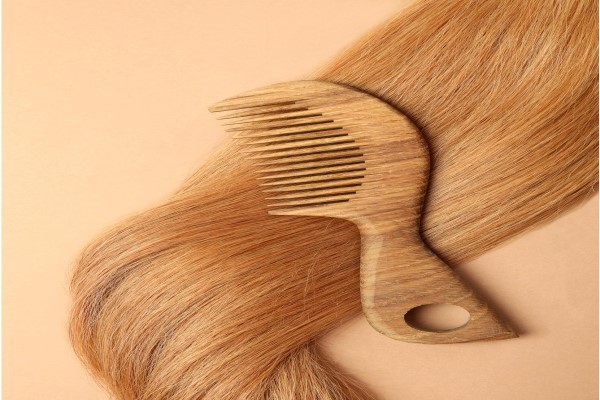 Formaldehyde to straighten hair