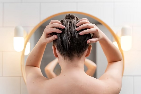 Gently weeping motion to prevent inflammation after hair grafting